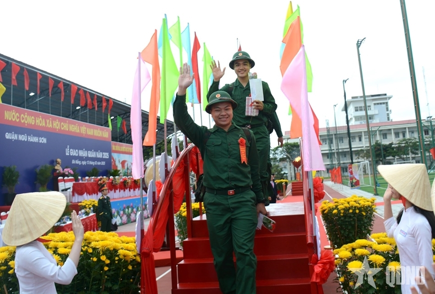 6 tỉnh, thành phố trên địa bàn Quân khu 4 giao nhận quân trong ngày 14-2